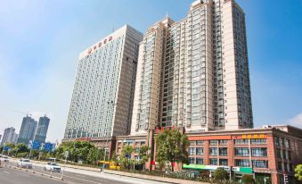 Huayi Hotel (Hankou Railway Station Changqing Road Branch)