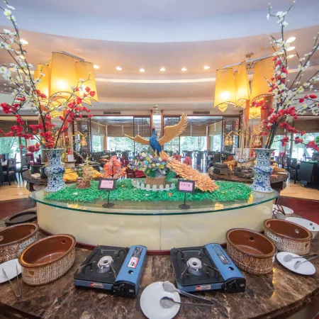 East Lake Hotel