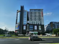 Berry Light Luxury Hotel - 2-Star