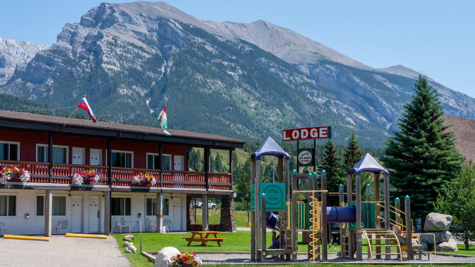 Rocky Mountain Ski Lodge