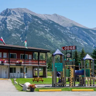 Rocky Mountain Ski Lodge Hotels near Quarry Lake Park
