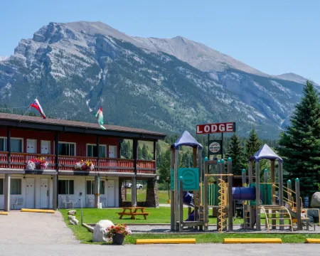 Rocky Mountain Ski Lodge Hotels in Canmore