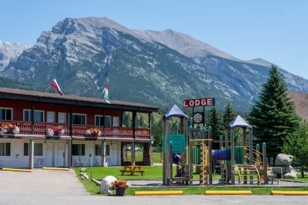 Rocky Mountain Ski Lodge Отели в г. Канмор