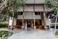 Lima Lanna Hotel Hotels near Movaci