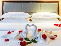 长兴新紫金大酒店 - 浪漫情侣大床房