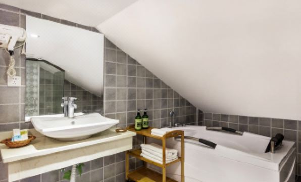 Bushe Art Hotel (Hangzhou West Lake Hefang Street)