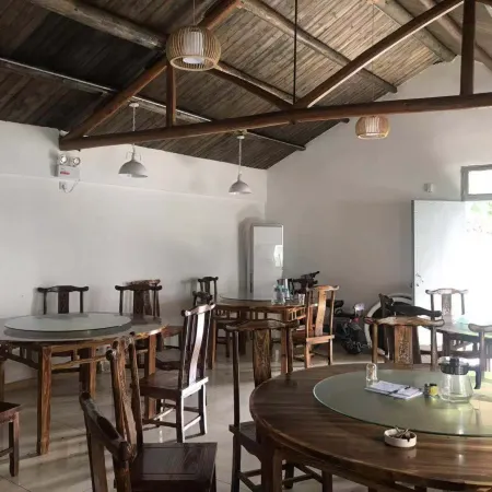 Haiyan huanting fengyi bieyuan