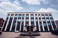 Seven Hotel Qinyang Отели рядом с достопримечательностью «Кокс-Кокс-Колледж современной техники и техники»
