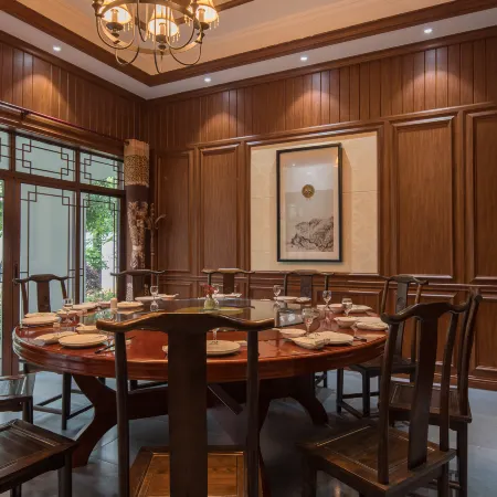 Floral Hotel · Xinghui B&B