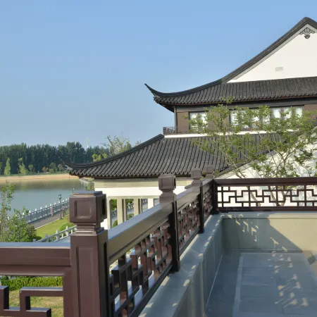 Ander Lake Hentique Hotel