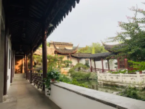 花築·蘇州吾山居園林民宿 來伊份(東渚鎮樹園路店)附近的飯店