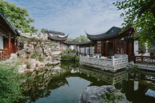 花築·蘇州吾山居園林民宿 來伊份(東渚鎮樹園路店)附近的飯店