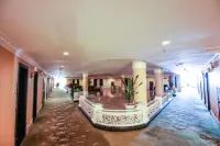 Dongya Business Hotel - موقف سيارات
