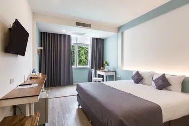 รูปภาพของแอท เดอะ เทรน