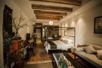 Shifang Cloud Retreat at Wumeng Grassland Hotels in Panzhou