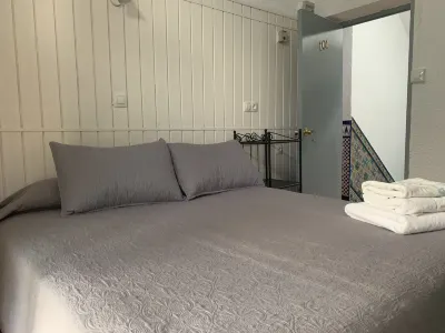 Hostal Alcobia Hotels in Macarena