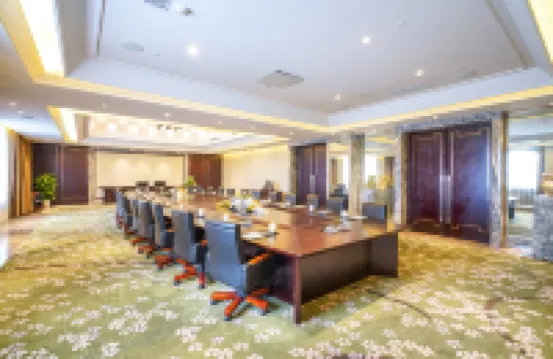 Rsun the Lakefort Hotel