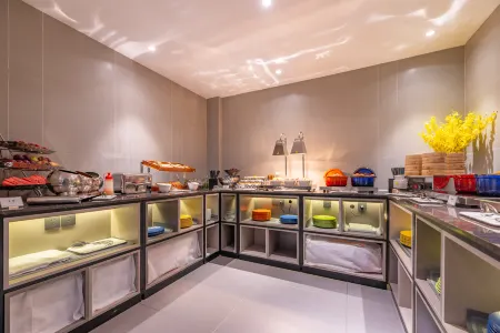 Homeinn Selected Hotel (Jinan Baotu Spring Daming Lake) Отели рядом с достопримечательностью «Pearl Spring»