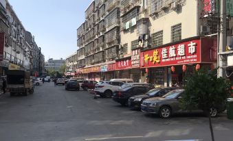 Yiyang Fenglin Evening Hotel
