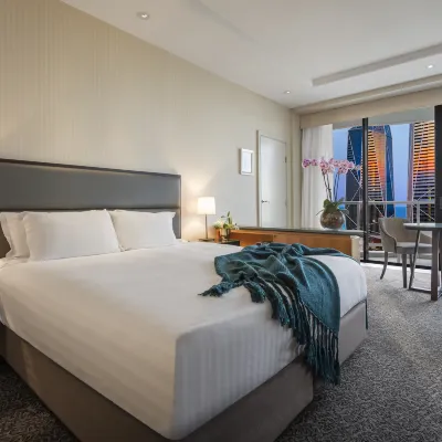 Oaks Gold Coast Hotel Hotels near Broadbeach Waters