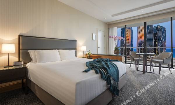 Oaks Gold Coast Hotel