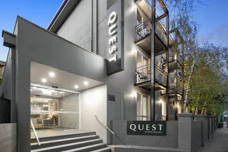 Quest St Kilda Bayside Отели рядом с достопримечательностью «Сент-Килда Ботаникал Гарденс»
