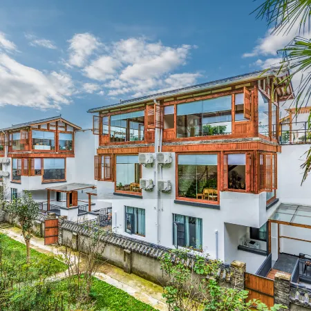 Dujiangyan Floating Spa Resort Villa