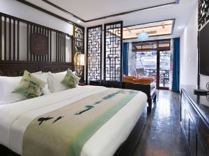 Floral Hotel ·Fenghuang Grand Riverview