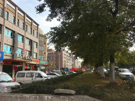 Sihong Roman Business Hotel (Zhongyuan Logistics City) Отели рядом с достопримечательностью «Chenyi Memorial Hall»