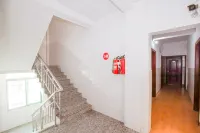 Dazhong Business Hotel (Yulin Railway Station Yuchai Square)