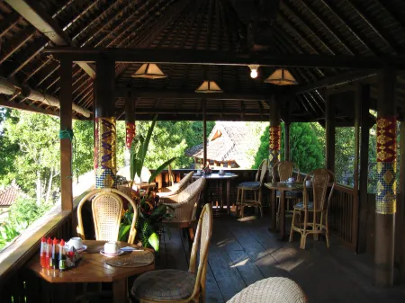 Puri Lumbung Cottages Restaurant & Spa Munduk Отели рядом с достопримечательностью «Роуз гарден»
