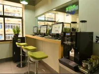 Qiyou Capsule Youth Hostel