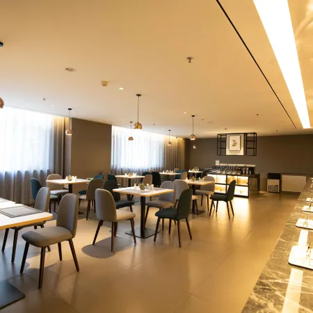 Homeinn Selected Hotel (Liaoyang Railway Station Baita Park)