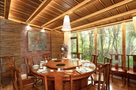 Vaikuha Seaview Hotel Отели рядом с достопримечательностью «Beihaihaijing Square»