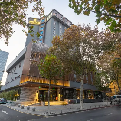 Lidun Huaju Hotel (Wuhan Hankou Riverside Jiefang Park Road) Hotels near Jiang'an District