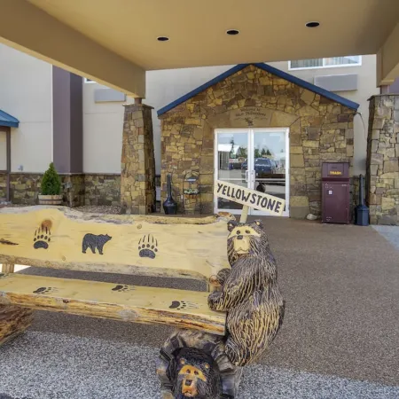 Yellowstone West Gate Hotel