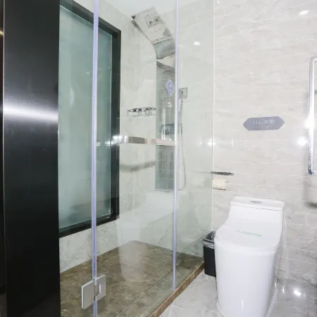 YunboZhenpinHotel (Tianshui Lantian City Square)