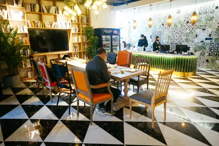 POSHPACKER太古裏蓋碗茶旅行ホテル（成都新南門地下鉄駅）