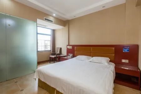 Chenhuijun Hotel (Hefei Baogongyuan Big Clock Tower) Отели рядом с достопримечательностью «Anhui Technical College of Industry and Economy (West Area)»