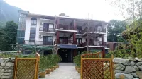 Jingfu Xiaoyuan Linmei Aishe Hotel
