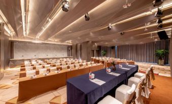 DeRUCCI Hotel(Shanghai Hongqiao Jiasong Middle Road Subway Station Store)