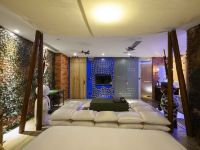 南宁莎多堡主题酒店 - 温馨一室大床房
