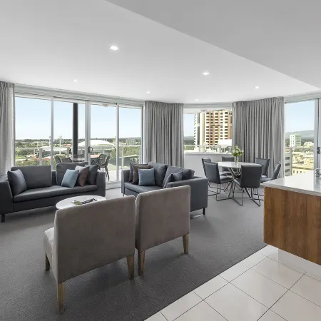 Oaks Adelaide Embassy Suites