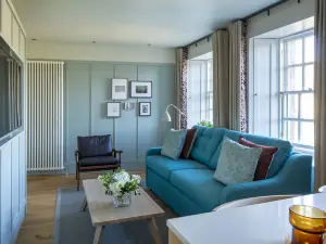 Abbey Strand Apartments, at Holyrood