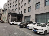 全季酒店(上海江桥曹安公路店) - 停车场