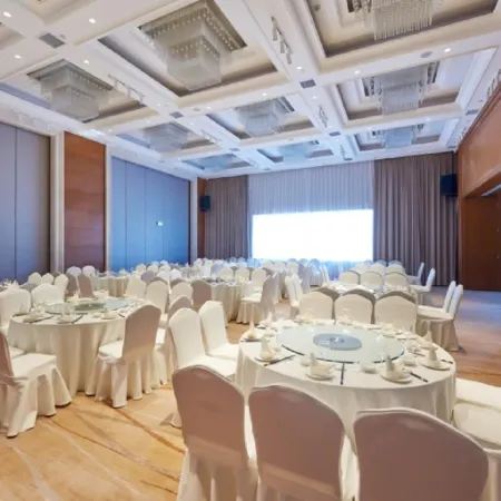 Hongrun Hot Spring Resort Hotel