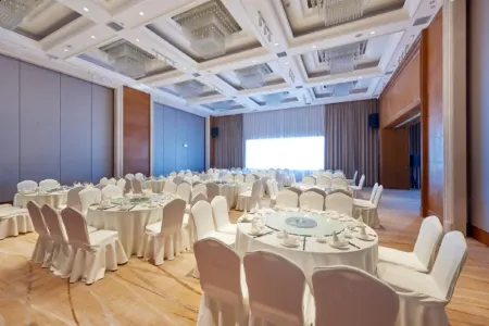 Hongrun Hot Spring Resort Hotel