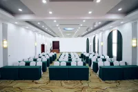 Huanyu Grand Hotel (Yishui Dongfang Shopping Center Chang'an South Road)