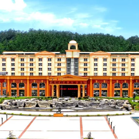 Longjin International Hotel