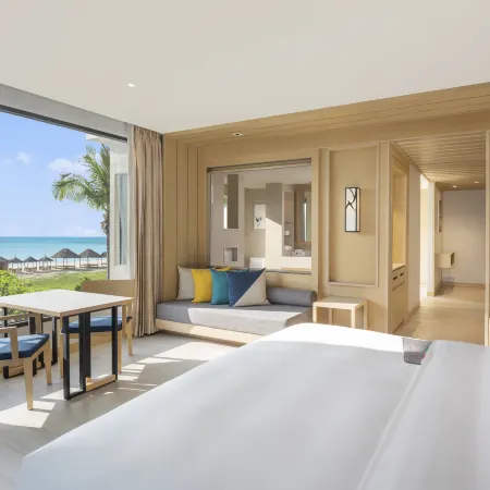 Le Meridien Khao Lak Resort & Spa Отели рядом с достопримечательностью «Пляж Pak Weep»